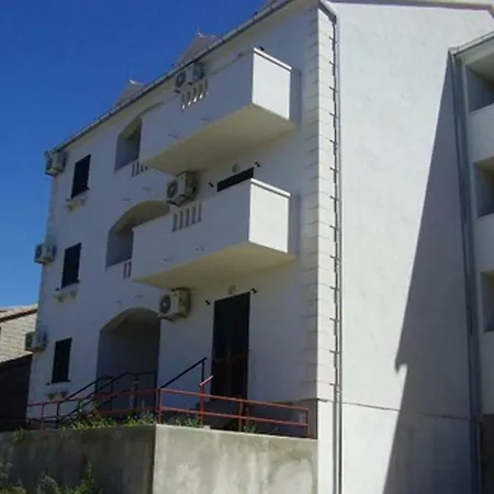 Apartman Vuskovic דירה *